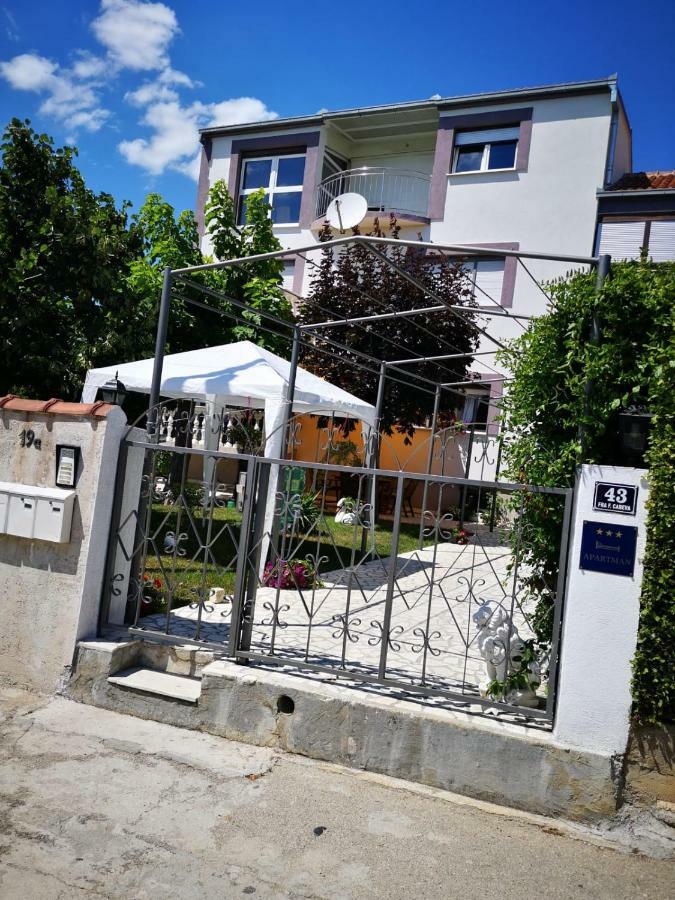Apartmani Luis Kaštela Exterior foto