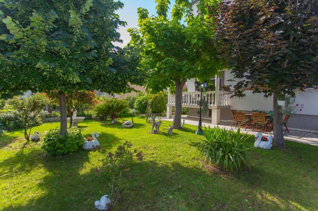 Apartmani Luis Kaštela Exterior foto