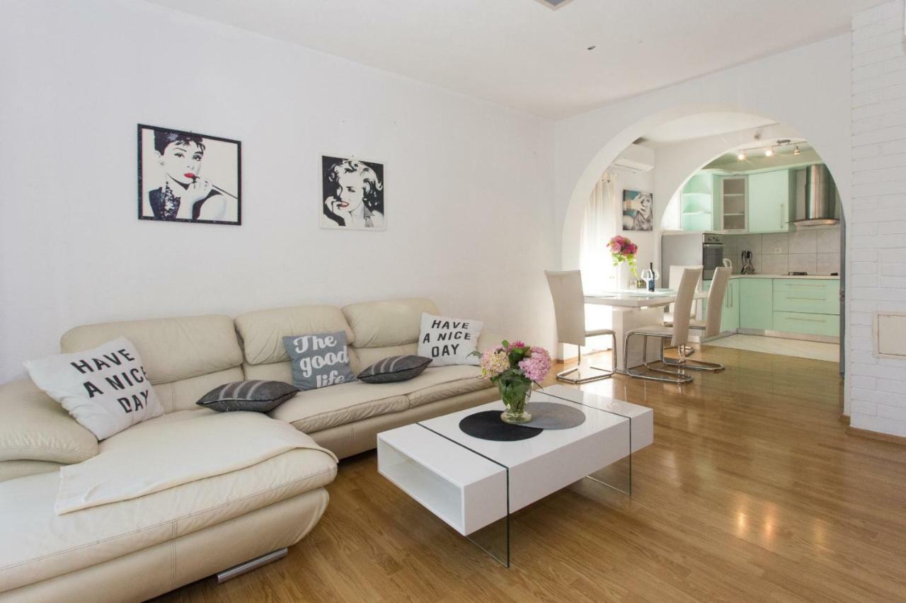 Apartmani Luis Kaštela Exterior foto