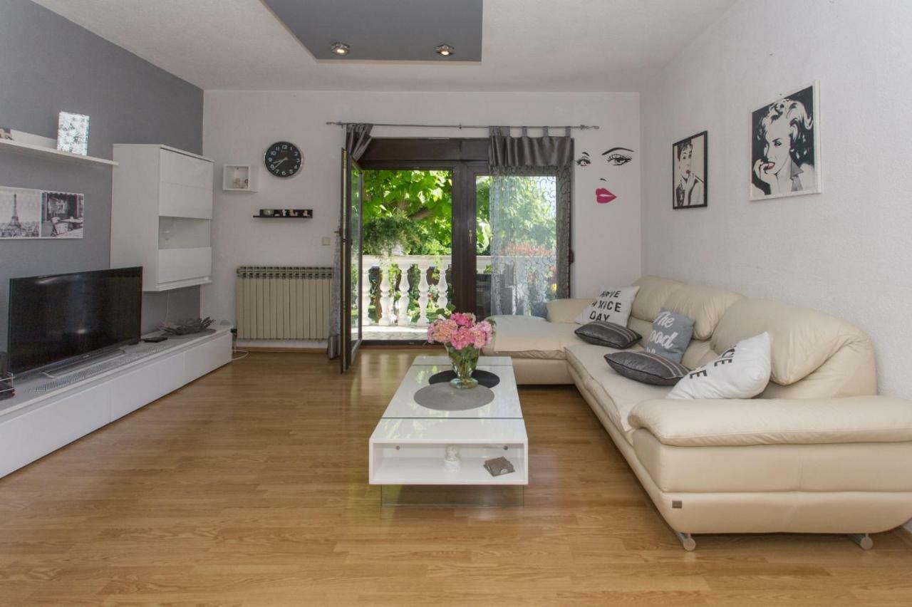 Apartmani Luis Kaštela Exterior foto
